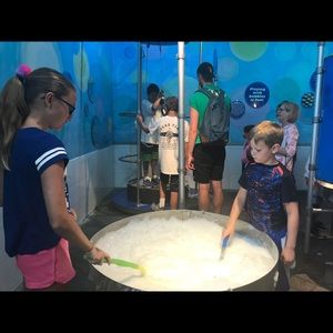 Meet your Posher, Lois